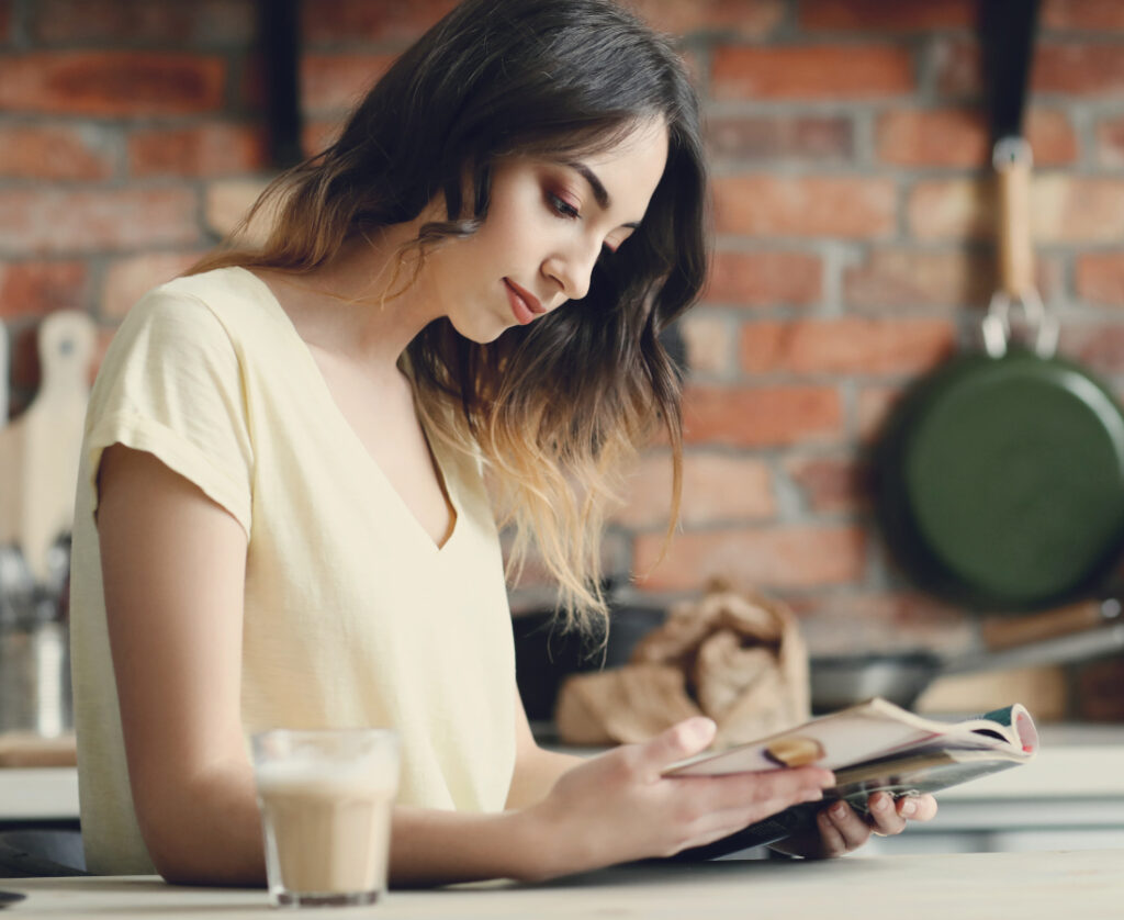 woman reading, woman journaling, feminine woman, slow-living, romanticizing life, slow lifestyle, slow living, romanticize your life, romanticize life, romanticize a quiet life, slow living aesthetic, slow living hobbies