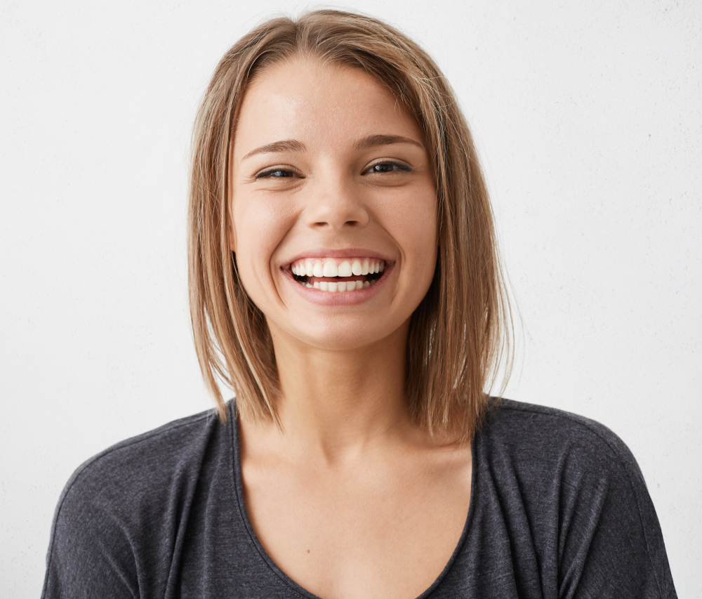 smiling, positive woman, how to use feminine energy to solve relationship conflicts